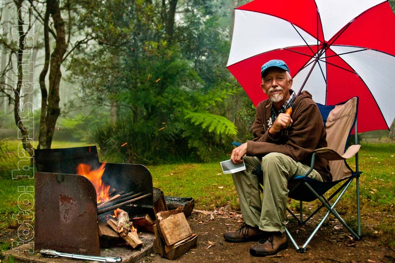 New England NP: Thugutti Camping Area - Optimisten grillen auch im Nieselregen