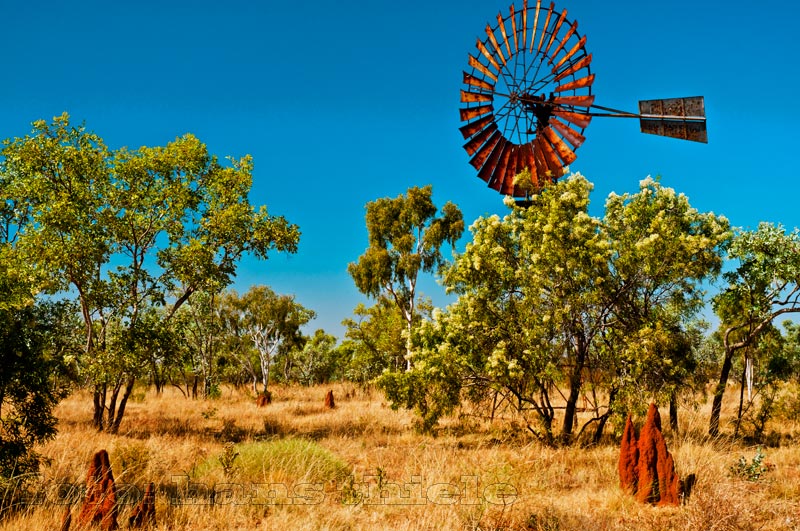 altes Windrad zum Heraufpumpen von Wasser
