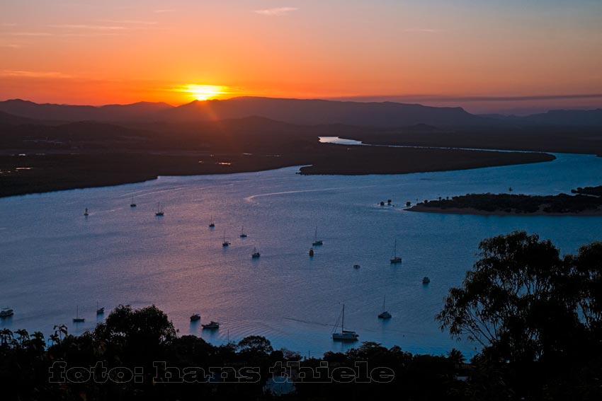 Sonnenuntergang über den Endeaver River, Cooktown